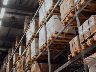 Paletyzacja w wersji eko – jak wspomagać ochronę środowiska w magazynie?
