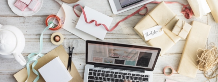 Duże opakowania na prezent – przegląd pudełek, kartonów i innych