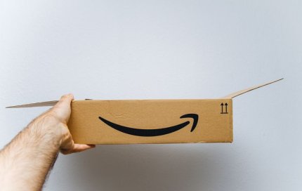 Dlaczego warto zainwestować w paczki z logo firmy?