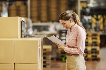 Jak wyposażyć magazyn e-commerce?