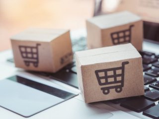Koszty wysyłki w e-commerce – jak oszczędzać dzięki odpowiednim opakowaniom?