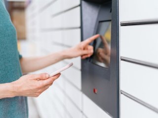 Nieodebrana paczka z paczkomatu – co się z nią dzieje? Jak ją przekierować?
