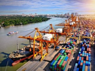 Jakie są wyzwania logistyczne w e-commerce transgranicznym i jak je pokonać?