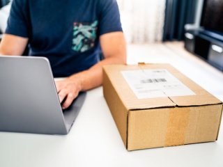 Jak odpowiednie opakowania mogą ułatwić proces zwrotów i wymian?