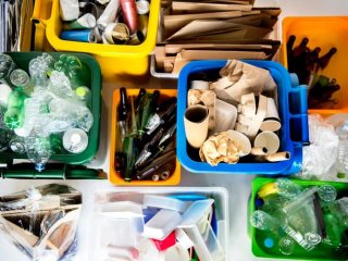 Zarządzanie odpadami opakowaniowymi: Najlepsze praktyki w zakresie recyklingu i minimalizacji odpadów