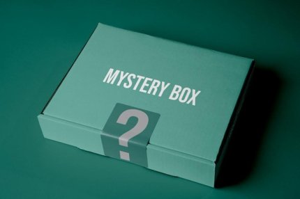 Karton z napisem mystery box